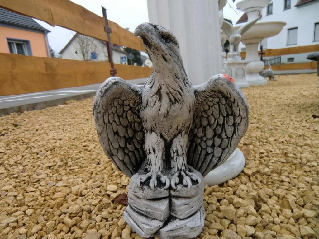 Adler auf dem Fels
