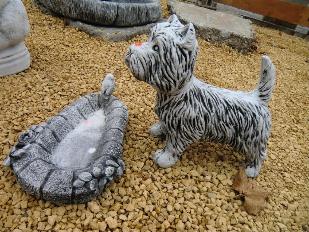 Terrier & Vogeltränke